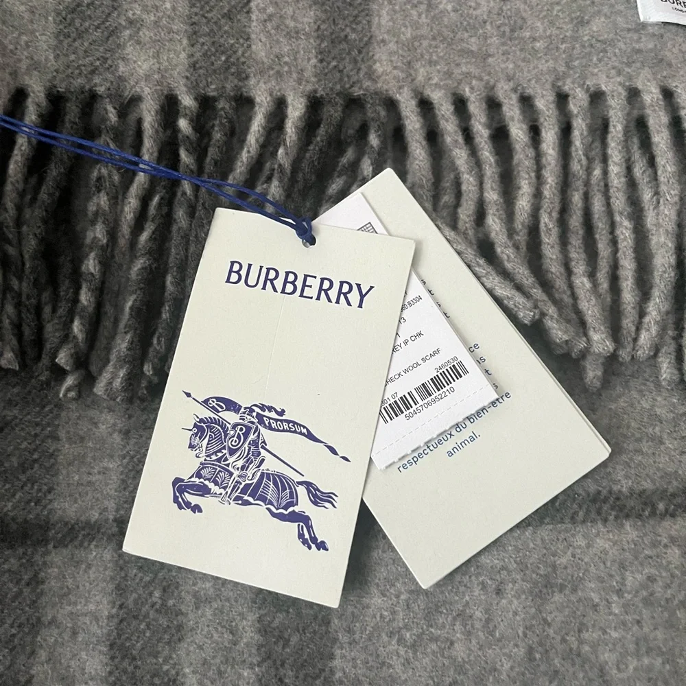 Burberry Check Wool Scarf  in Gray/Black Plaid Unisex - Picture 7 of 9